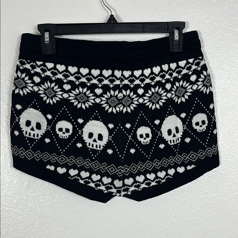 Hot Topic Black and White Skull Patterned Women Shorts - Picture 5 of 7